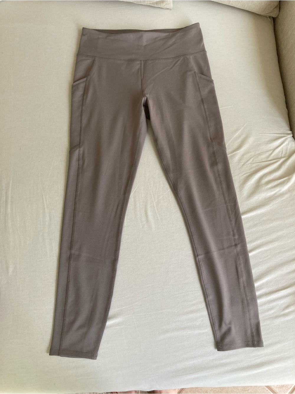 Abercrombie and Fitch soft pocket leggings size small 7/8 length